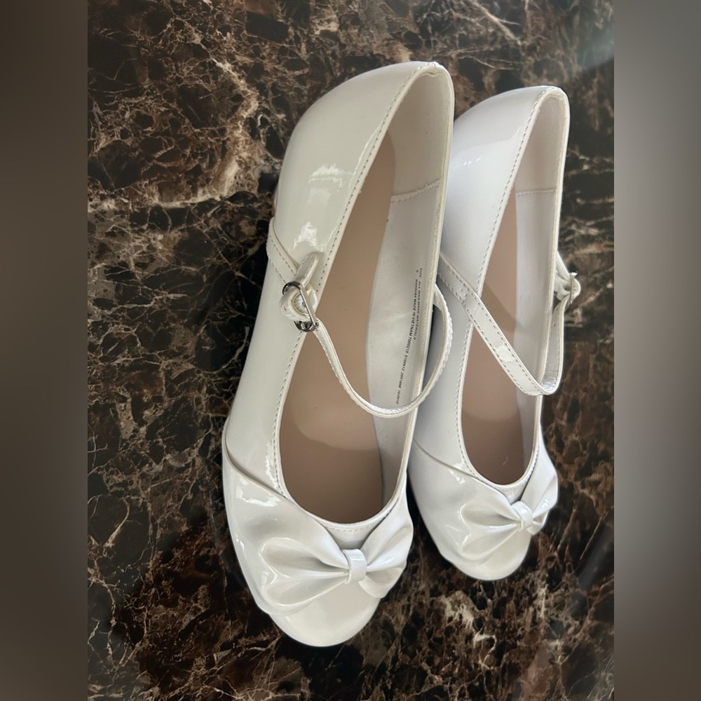 White dress shoe size 5 big girls